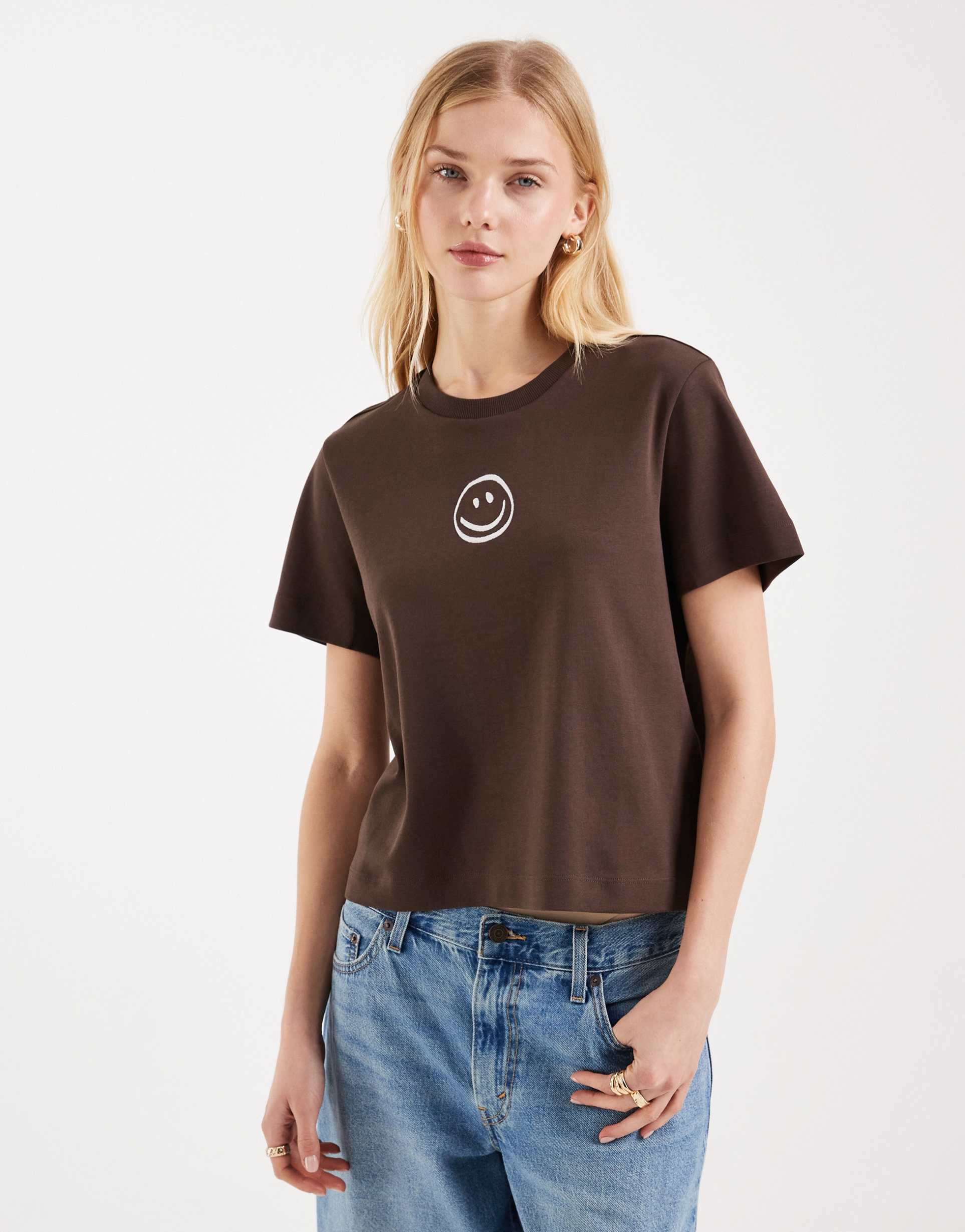 vero moda boxy tee with smiley face graphic in brown