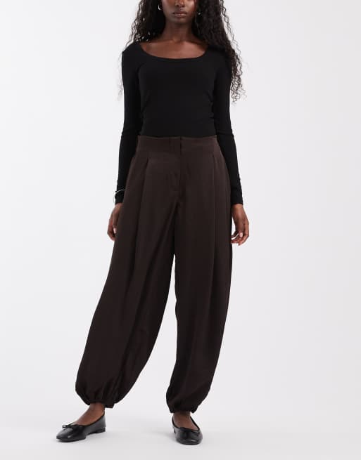 Vero Moda broek met hoge taille en plooien in chocoladebruin, 2 van 5