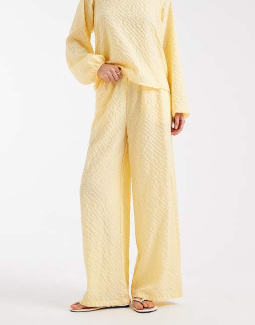 Vero Moda - Broek met wijde pijpen en textuur in geel, deel van co-ord set, 2 van 5