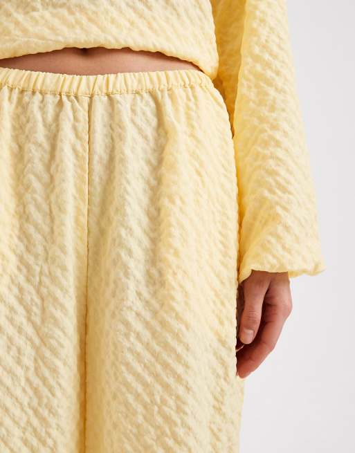 Vero Moda - Broek met wijde pijpen en textuur in geel, deel van co-ord set, 4 van 5