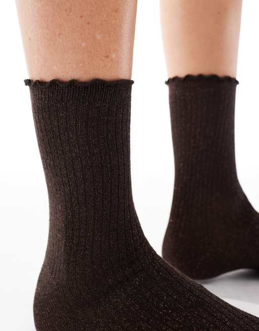 Vero Moda – Brokatowe czekoladowobrązowe skarpetki z falbanką na brzegu, 2 z 3