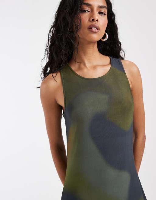 Vero Moda - Brun og grøn sømløs kjole med sømdetaljer foran og hvirvelprint i mesh, 4 af 4