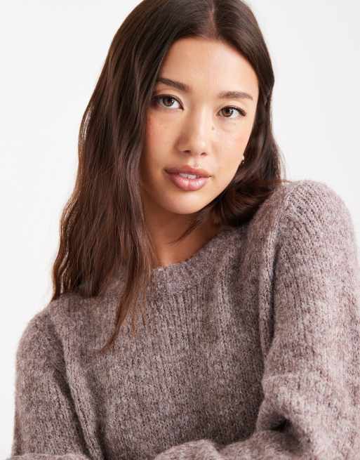Vero Moda – Brunmelerad tröja i mjuk, fluffig stickning med rund halsringning, 3 av 4