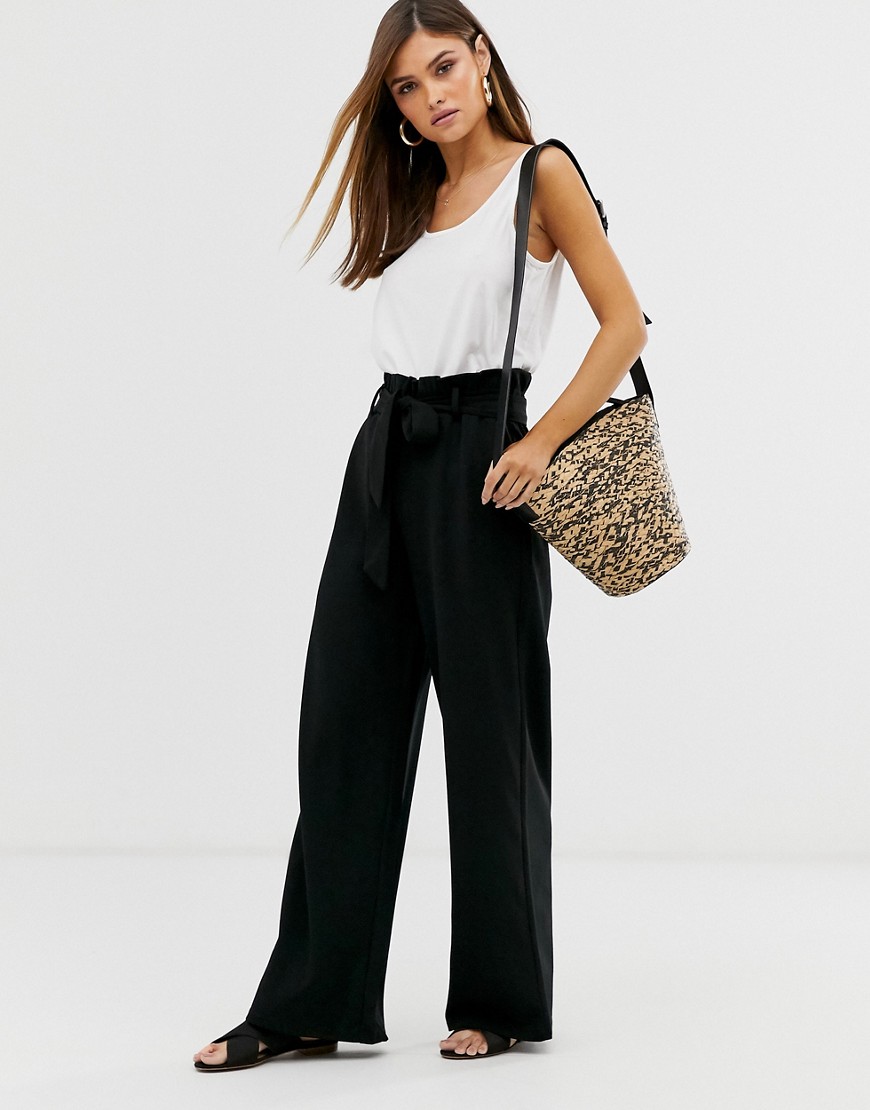 Vero Moda - Bukser med vide ben og paperbag-talje i sort