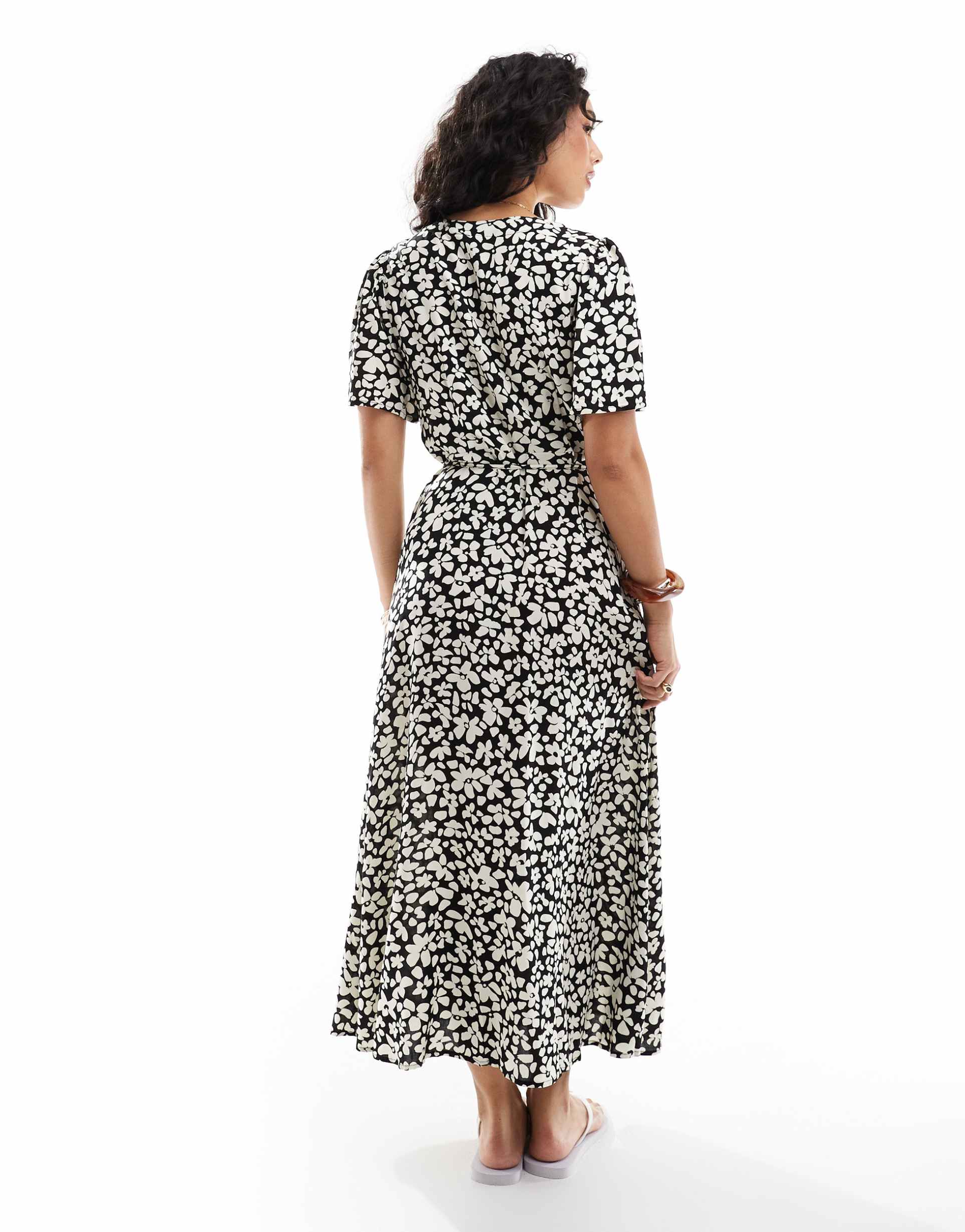 vero moda button down maxi dress in black and white floral print