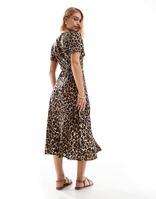 vero moda button down maxi dress in leopard print