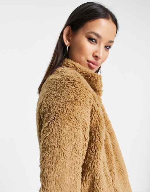 Vero Moda – Camelowy płaszcz ze sztucznego kożuszka ze stójką, 3 z 4