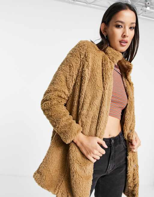 Vero Moda – Camelowy płaszcz ze sztucznego kożuszka ze stójką, 4 z 4