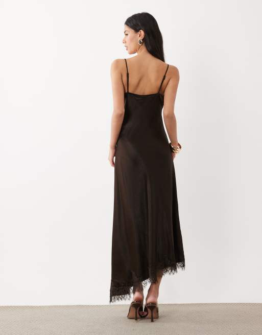 Vero Moda cami-kjole med asymmetrisk maxilængde og blondedetalje i chokoladebrun, 3 af 4