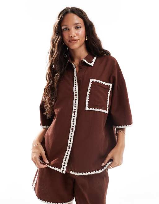Vero Moda - Camicia oversize color cioccolato con cuciture a contrasto in coordinato