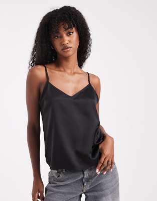 Vero Moda - Camisole aus Satin in Schwarz mit V-Ausschnitt