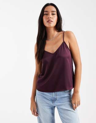 Vero Moda - Camisole aus Satin in Weinrot mit V-Ausschnitt