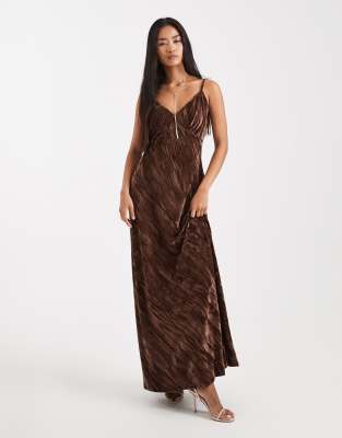 Vero Moda - Camisole-Maxikleid aus Samt in Schokobraun mit Knitterstruktur-Brown