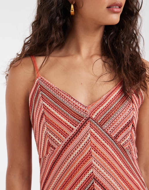 Vero Moda – Camisole-Midikleid aus Häkelstrick in Rosa mit Chevron-Muster, 2 von 4