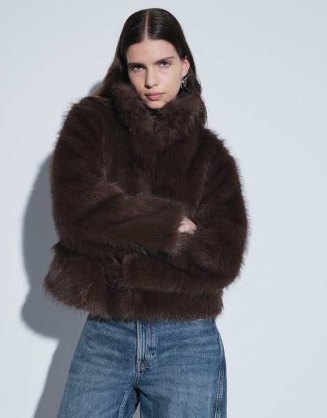 Vero Moda - Cappotto taglio corto morbidissimo in pelliccia sintetica color cioccolato - view 1