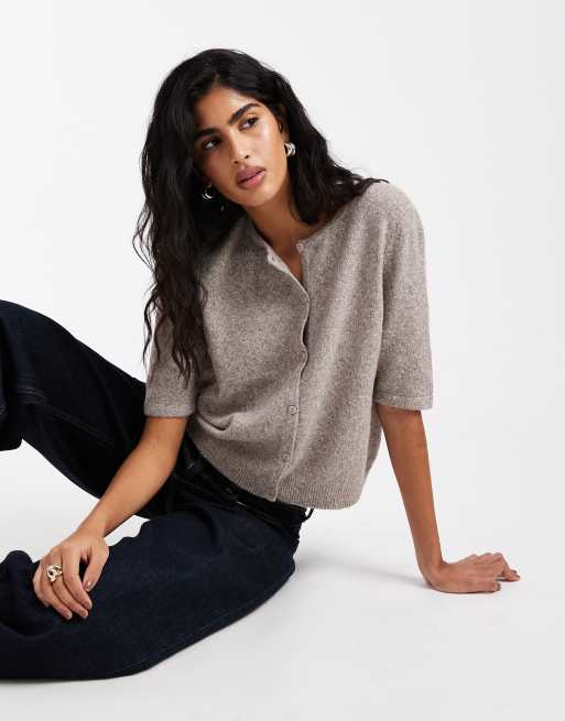 Vero Moda - Cardigan a maniche corte color roccia lunare in maglia con scollo rotondo