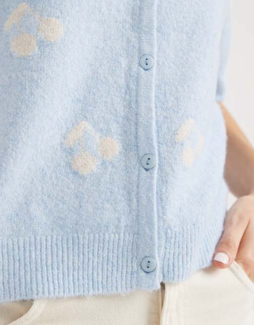 Vero Moda - Cardigan a maniche corte in maglia blu con scollo rotondo e stampa jacquard di ciliegie, 2 di 4