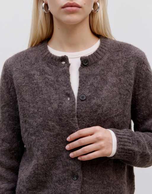 Vero Moda - cárdigan de punto suave y afelpado con cuello redondo en marrón chocolate jaspeado, 4 de 5