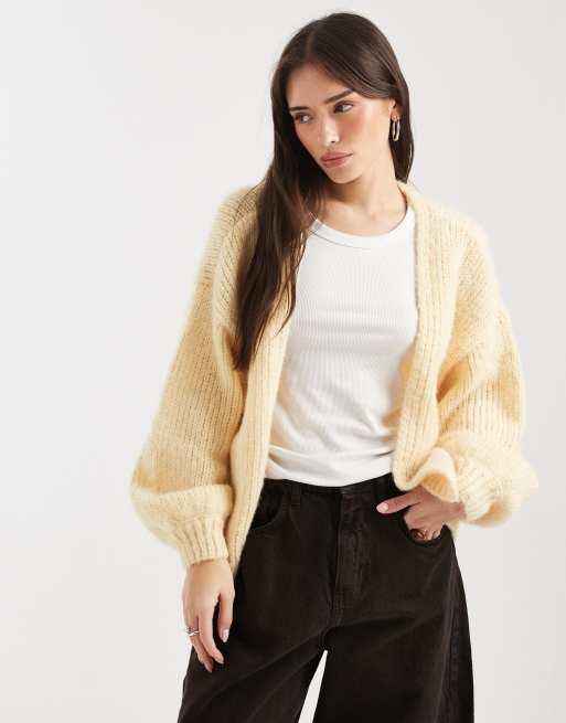 Vero Moda - Cardigan fil-à-fil morbido color giallo burro con maniche a campana