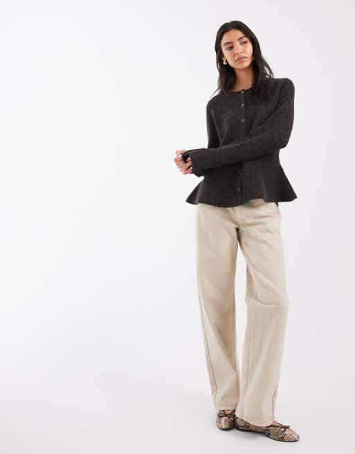 Vero Moda cardigan girocollo peplo jacquard in marrone cioccolato, 2 di 4