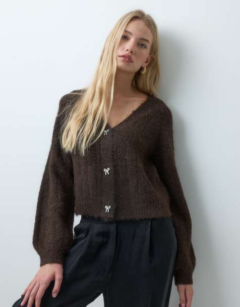Vero Moda Cardigan mit V-Ausschnitt und Schleifendetail-Knöpfen in Schokobraun - view 1