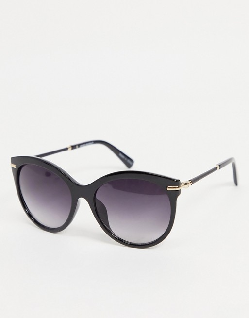 Vero Moda cat eye sunglasses in black