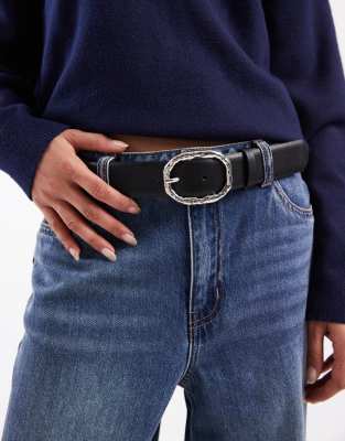 Vero Moda - Ceinture en similicuir avec boucle en métal doré effet martelé - Noir