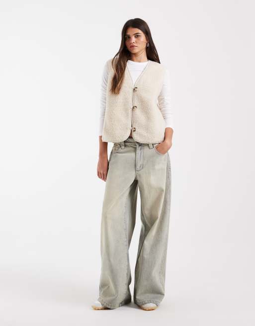 Vero Moda - chaleco teddy boxy en color avena, 2 de 4