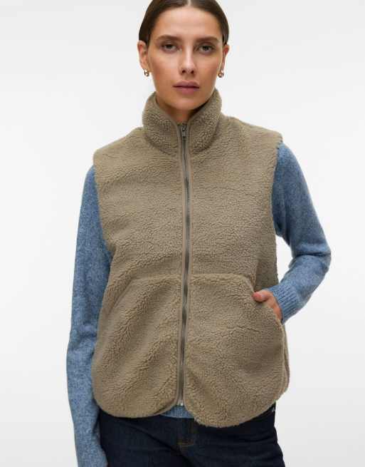 Vero Moda chaleco teddy en laurel oak, 3 de 5