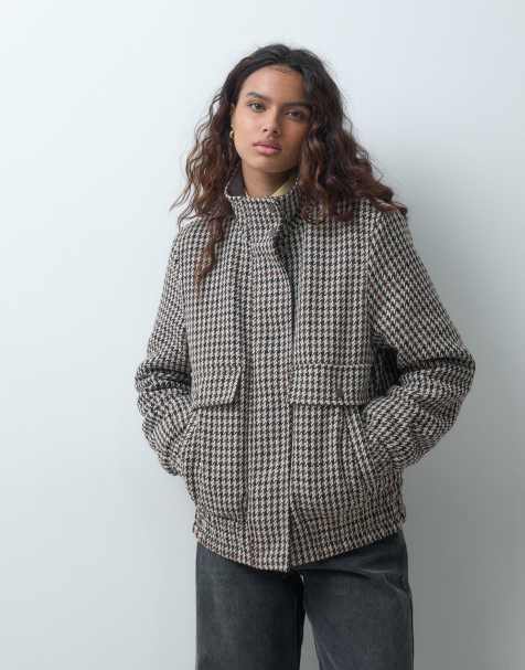 Vero Moda chaqueta bomber con cuello alzado y estampado de pata de gallo chocolate - view 1