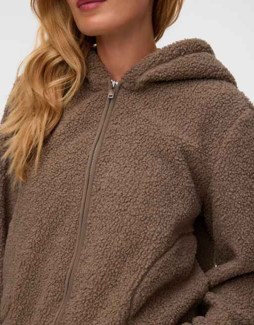 Vero Moda chaqueta teddy con cremallera y capucha en marrón, 4 de 5