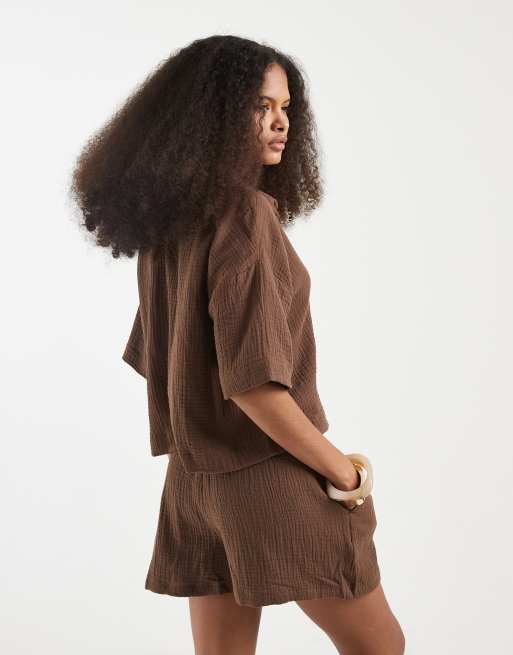 Vero Moda – Chokladbrun, texturerad skjorta i tunn väv med boxig passform, del av set, 3 av 4