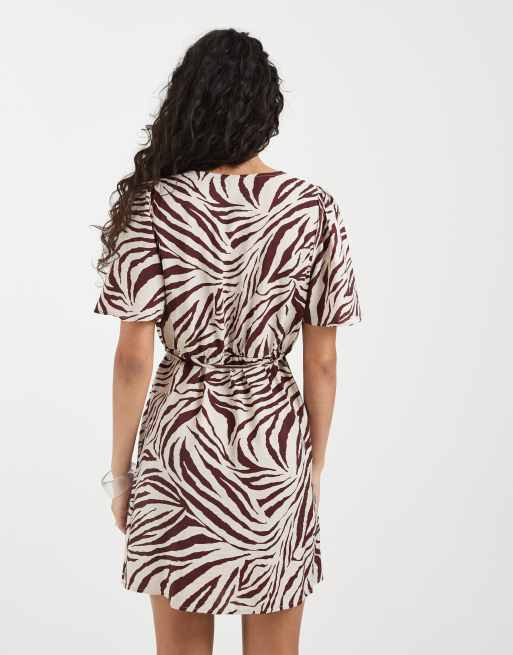 Vero Moda - Chokoladebrun minikjole med zebraprint og flagrende ærmer samt slå-om-design foran, 4 af 4