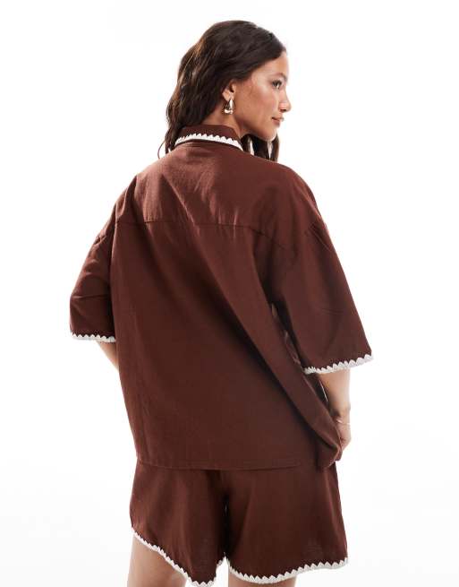 Vero Moda - Chokoladebrun oversized skjorte med kontrastfarvede stikninger - Del af sæt, 4 af 4