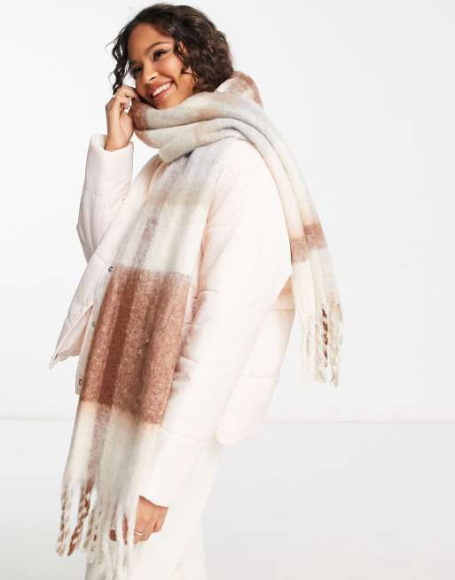 Vero Moda chunky knit scarf in neutral plaid