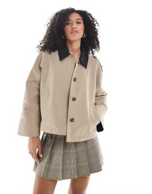 Vero Moda - Cleaner Cropped Trenchcoat in Camel mit Kontrast-Kragen-Neutral