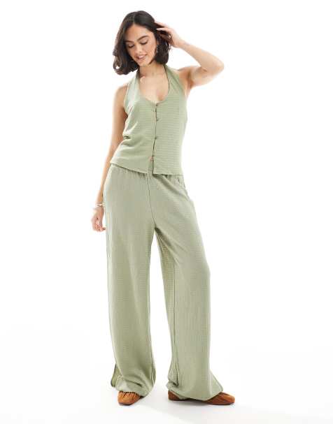 Vero Moda - Co-ord set van getextureerde jersey broek met pijpen met split en getextureerde jersey haltertop in groen - view 1