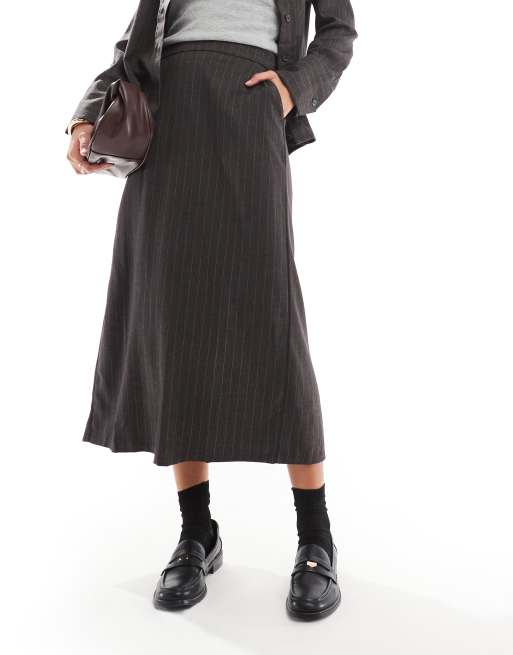Vero Moda column maxi skirt co-ord in dark grey pinstripe, 2 of 5