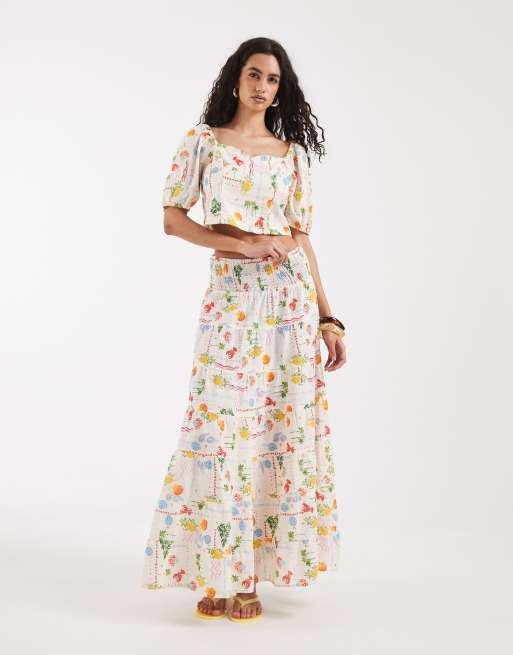 Vero Moda - Conjunto color crema con estampado costero de falda larga con cintura fruncida y top fruncido de manga corta