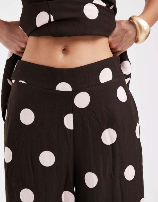 Vero Moda - conjunto de pantalón de talle alto con lunares en marrón chocolate, 3 de 5