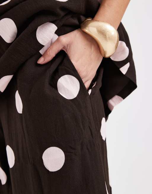 Vero Moda - conjunto de pantalón de talle alto con lunares en marrón chocolate, 4 de 5