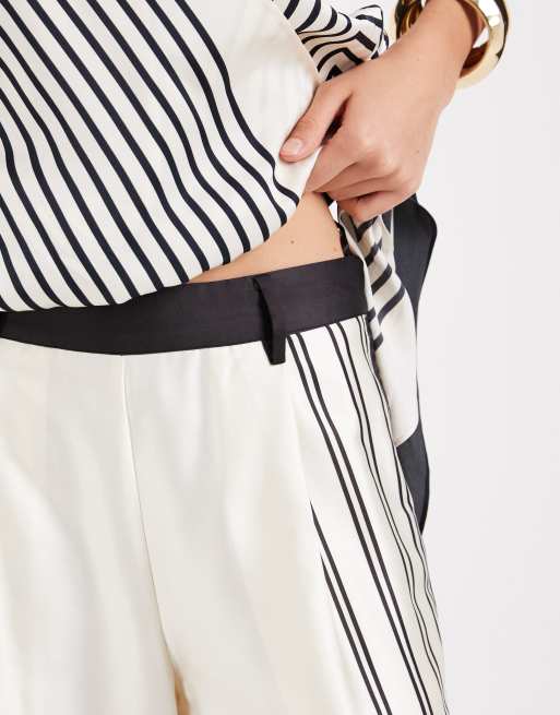 Vero Moda - conjunto de pantalón palazzo de pernera ancha con estampado abstracto en crema, 4 de 5