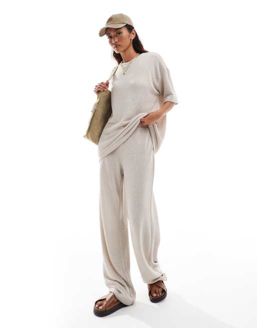Vero Moda - Coordinato color avena con t-shirt oversize in maglia e pantaloni con fondo ampio