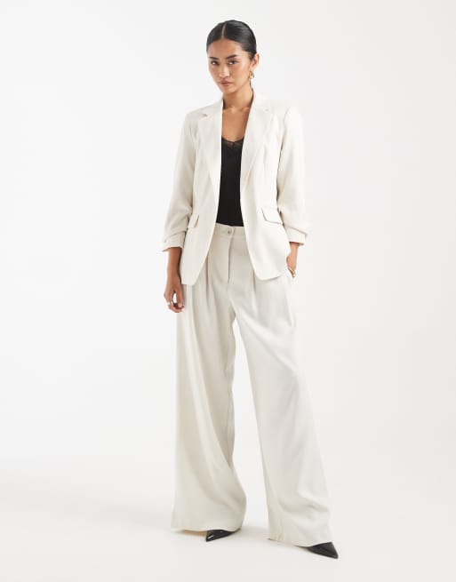 Vero Moda - Coordinato color betulla composto da blazer con maniche arricciate e pantaloni sartoriali ampi con pieghe sul davanti