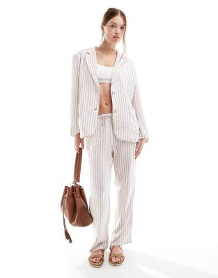 Vero Moda - Coordinato in misto lino color terracotta a righe con blazer oversize e pantaloni ampi