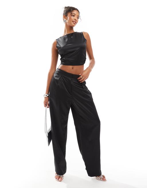 Vero Moda - Coordinato nero in raso con top corto e pantaloni con fondo ampio
