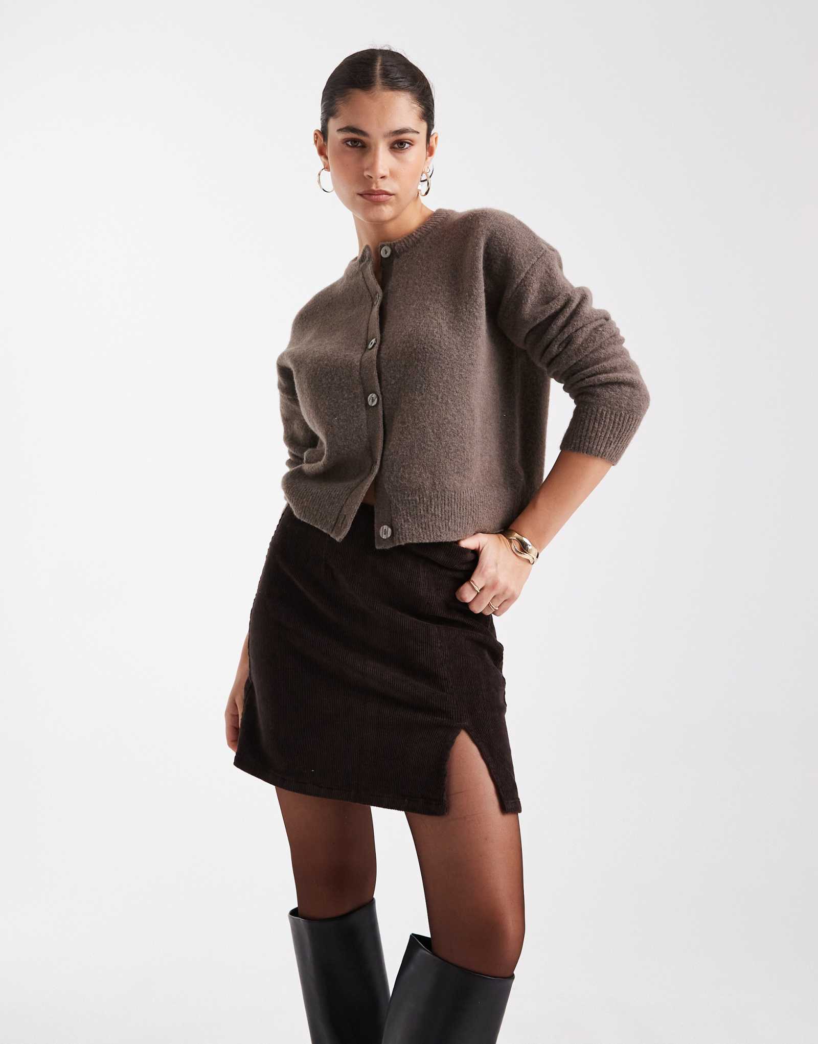 Мини-юбка Vero Moda из вельвета с вырезами спереди шоколадного цвета