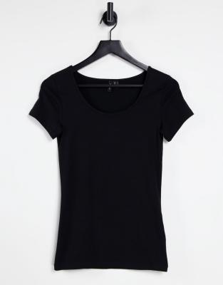 Vero Moda Vero Moda cotton scoop neck fitted t-shirt in black - BLACK