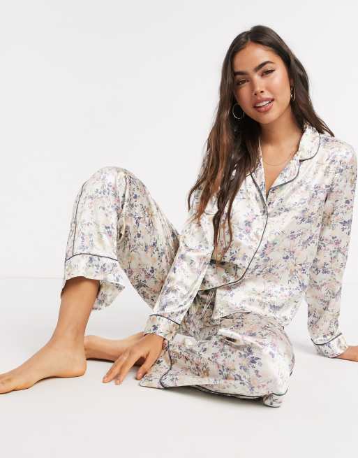Vero Moda - Cremefarvet blomstret sæt med skjorte og bukser