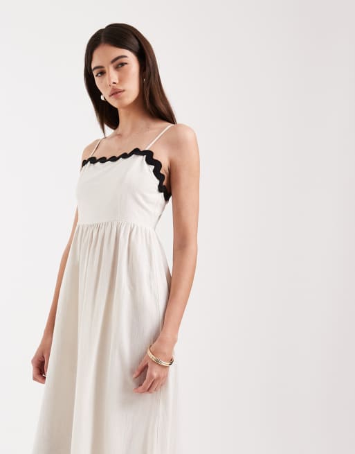 Vero Moda - Cremefarvet maxikjole med camistropper og bølgekanter i kontrastdesign, 2 af 4